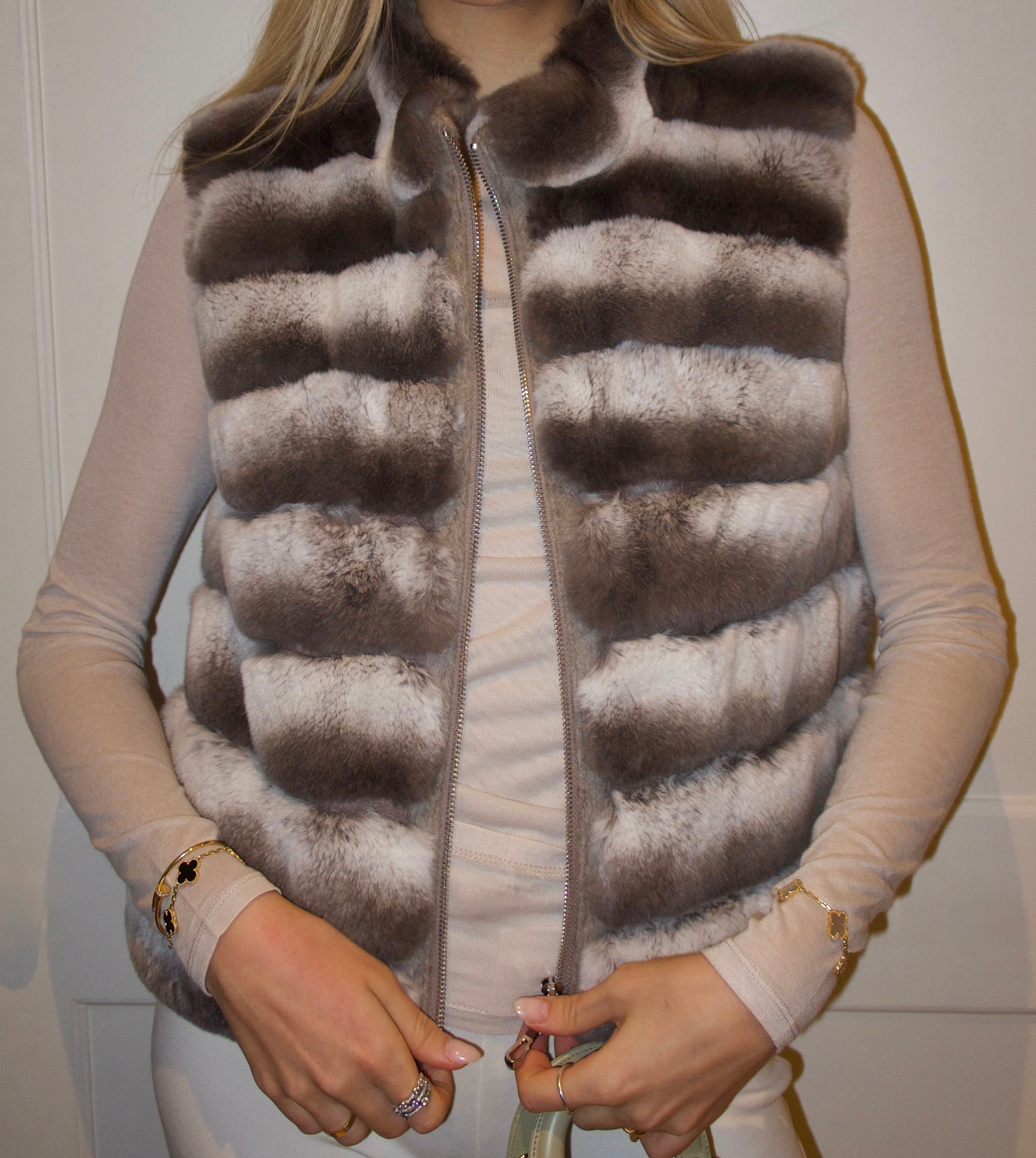 jungle cat  ラビットファー　ダウンベスト Chinchilla Rex Rabbit Fur Vest with Wool Back | Lavena London